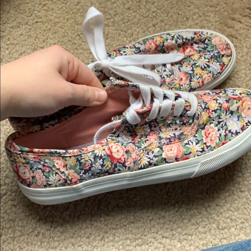 Mossimo lace ups